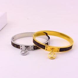 TV214 Vòng tay nữ titan thời trang LV