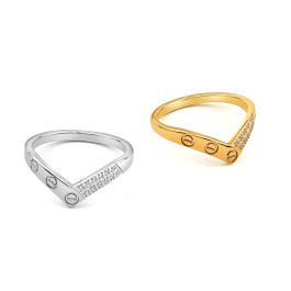 TC092 Nhẫn nữ titan chữ V thời trang Cartier (Size 6-7-8)