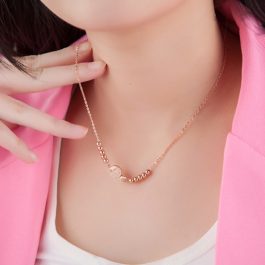 TN042 Dây chuyền titan mặt hình con cá phun cát màu hồng