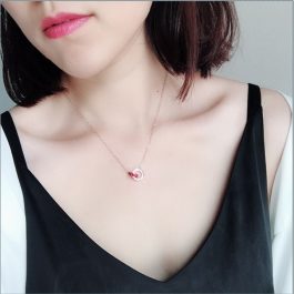 TN090 Dây chuyền titan nhẫn lồng số la mã đá đỏ