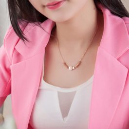 TN148 Dây chuyền titan con cá phun cát màu hồng