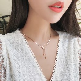 TN216 Dây chuyền mì dep titan mặt bướm rớt bi cách điệu