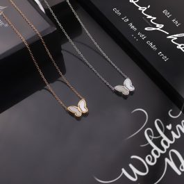 TN492 Dây chuyền titan con bướm nền xà cừ trắng