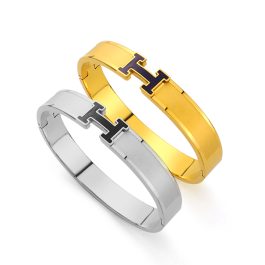 TV226 Vòng tay nữ titan chữ H nền đen thời trang Hermes