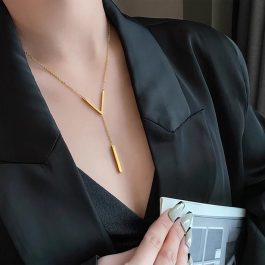 TN667 Dây chuyền nữ titan mặt chữ V cách điệu