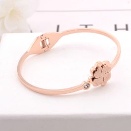 TV002 Vòng tay titan cỏ 4 lá phun cát màu vàng hồng