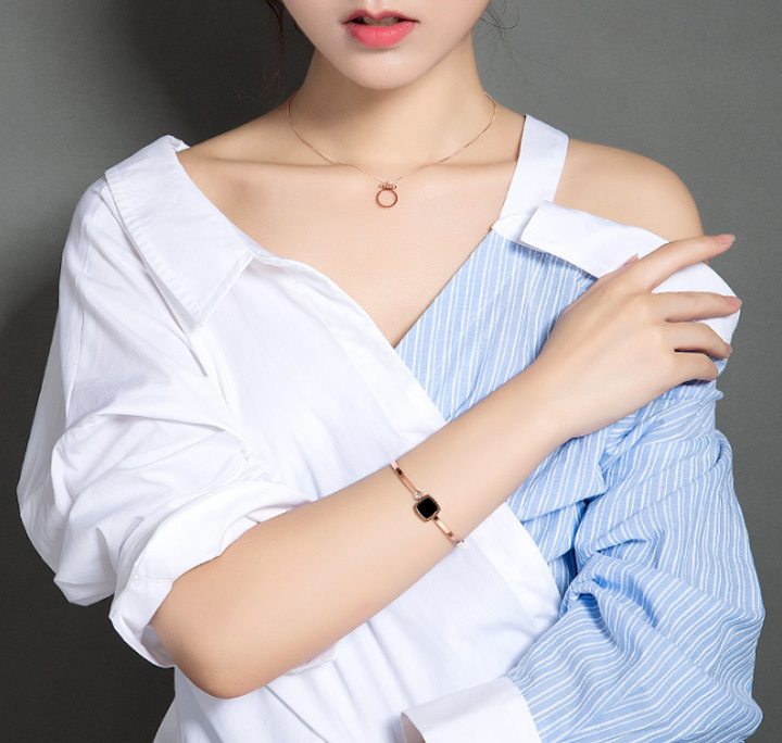 TV086 Vòng tay titan mặt vuông nền màu đen - Ảnh 2